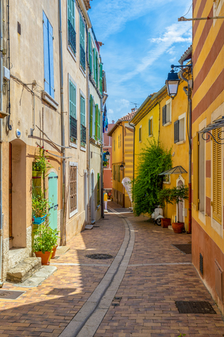 Frankreich, Bouches-du-Rhone, Cassis, leere Gasse, lizenzfreies Stockfoto