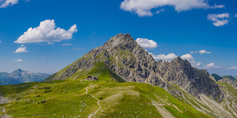 Germany, Bavaria, Allgaeu, Allgaeu Alps, Fiderepass hut and Hammerspitze stock photo