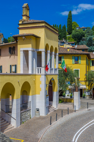 Italien, Lombardei, Gardone Riviera, Stadttor, lizenzfreies Stockfoto