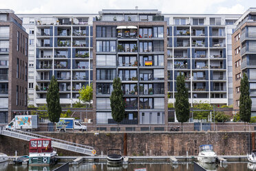 Germany, Hesse, Frankfurt, Westhafen, modern residential houses - TCF05677