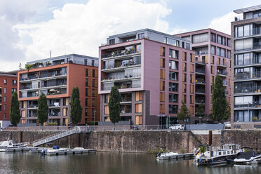 Germany, Hesse, Frankfurt, Westhafen, modern residential houses - TCF05678