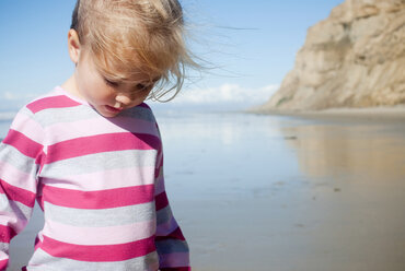 Young girl having fun on the beach. - AURF01553