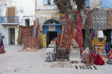 Typischer marokkanischer Teppich in der Medina der Altstadt von Essouira - AURF01709