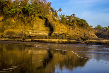 Westküste der Insel, Strand von Balian, Bali, Indonesien. - AURF01737