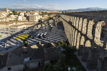 Spanien, Kastilien und Leon, Segovia, Aquädukt und Schatten - JSMF00429