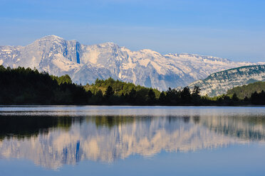 Albania, Qark Korca, Lake and Nemercka Mountains near Leskovik - SIEF07942