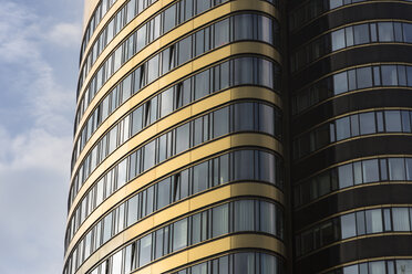 Polen, Warschau, Teil der Fassade des Zebra-Turms - FC01489