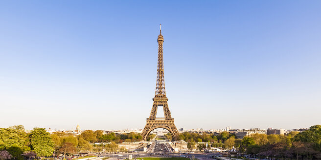 Frankreich, Paris, Panoramablick, Place de Varsovie und Eiffelturm - WDF04799