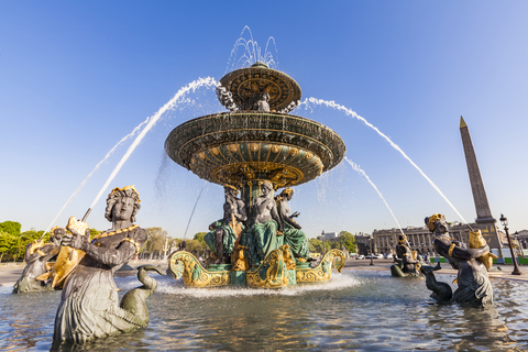 Frankreich, Paris, Place de la Concorde, Springbrunnen und Luxor-Obelisk, lizenzfreies Stockfoto