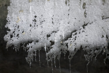 Deutschland, Garmisch-Partenkirchen, Detail von gefrorenem Eis in der Partnachklamm - ZCF00644