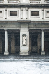Italien, Florenz, Galerie der Uffizien bei Schneefall - MGIF00211