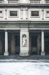 Italy, Florence, Uffizi Gallery at snowfall - MGIF00211