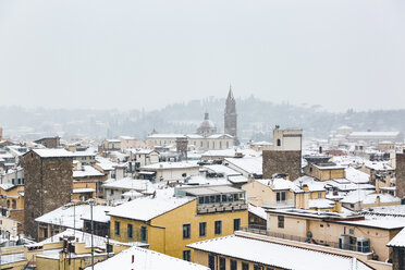 Italien, Florenz, Blick auf schneebedecktes Stadtbild - MGIF00221