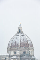 Italien, Florenz, schneebedeckte Kuppel der Basilica di Santa Maria del Fiore - MGIF00222