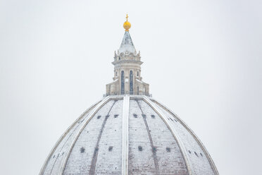 Italien, Florenz, schneebedeckte Kuppel der Basilica di Santa Maria del Fiore - MGIF00223