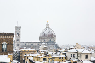 Italien, Florenz, Blick auf die schneebedeckte Basilica di Santa Maria del Fiore - MGIF00224