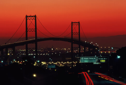 Brücke bei Sonnenuntergang. - AURF02173