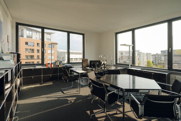 Modern office with city view - KNSF04547