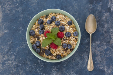 Schale Müsli mit Himbeeren und Heidelbeeren - JUNF01093