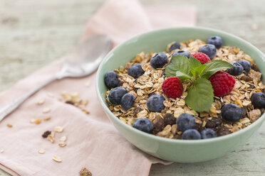 Bowl of muesli with raspberries and blueberries - JUNF01095