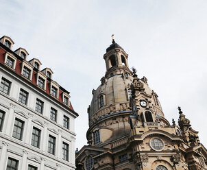 Deutschland, Sachsen, Dresden, Frauenkirche und Altbau - WWF04261