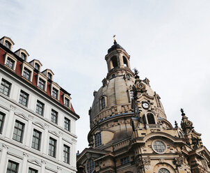 Germany, Saxony, Dresden, Church of Our Lady and old building - WWF04261