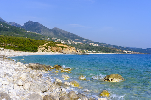 Albanien, Ionisches Meer, Albanische Riviera, Strand von Palasa bei Dhermi, lizenzfreies Stockfoto