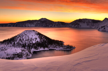 Winter sunrise Crater Lake National Park, Oregon - AURF02211