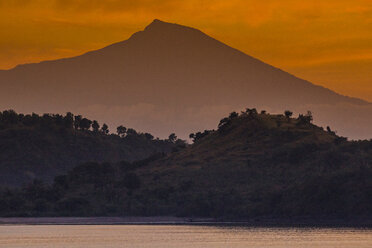 Blick auf den Vulkan Rinjani in Lombok, Indonesien - AURF02233