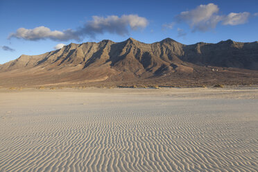 Der einsame Sandstrand von Cofete, Fuerteventura, Kanarische Inseln - AURF02280