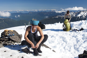 Climbing Mount Baker. - AURF02324