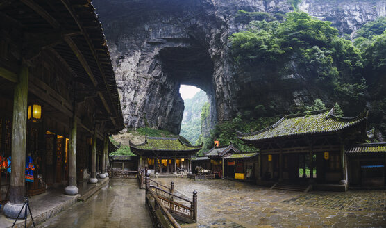 China, Provinz Sichuan, Wulong-Karst, traditionelle Häuser, Eingang - KKAF01470