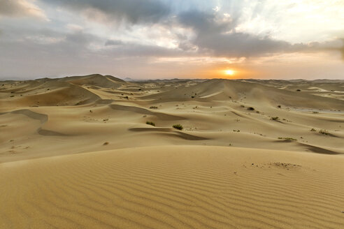 Iran, Isfahan Province, Varzaneh, Varzaneh Desert, Varzaneh sand dunes at sunset - FPF00214