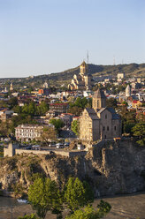 Georgien, Tiflis, Fluss Kura und Sameba-Kathedrale in der Altstadt - WWF04268