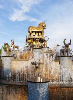 Georgien, Kutaisi, Kolchis-Brunnen auf dem Zentralplatz - WWF04334