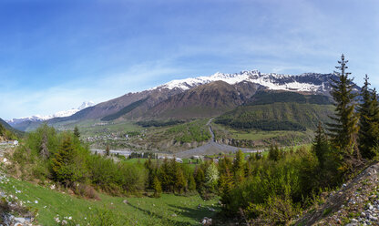 Georgien, Ushguli, Kaukasus mit dem Berg Ushba im Hintergrund - WWF04336