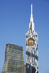 Georgien, Adscharien, Batumi, Technische Universität mit Riesenrad im Turm - WW04353