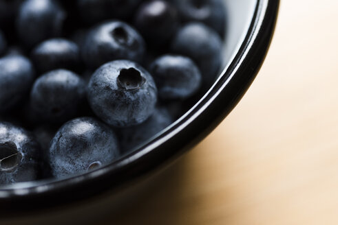 Blueberries in bowl, close-up - RAMAF00032