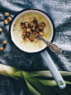 Gemüsecremesuppe mit Croutons - RAMAF00089