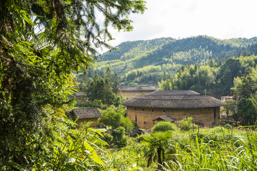 China, Provinz Fujian, Tulou in einem Hakka-Dorf - KKAF01501