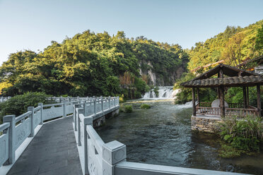 China, Guizhou, Tianhe Pool Park, Wasserfall - KKAF01525