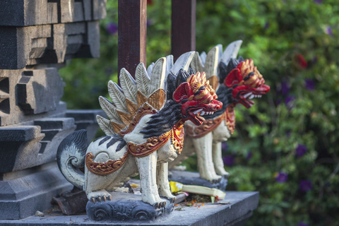 Indonesien, Bali, grimmige Tierfiguren an einem Tempel, lizenzfreies Stockfoto