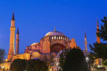 Turkey, Istanbul, Hagia Sofia Mosque at blue hour - JUNF01150