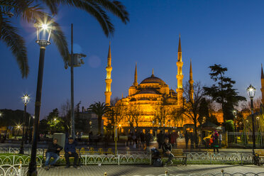 Türkei, Istanbul, Hagia Sofia Moschee zur blauen Stunde - JUNF01151