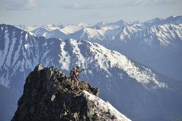 Wandern im Chugach State Park in der Nähe von Anchorage, Alaska. - AURF02464