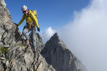 Frau auf dem Nordgrat des Forbidden Peak im North Cascades National Park. - AURF02831