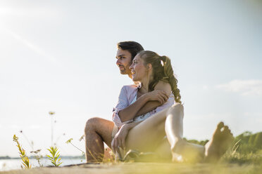 Happy couple relaxing at the riverside in summer - JOSF02660