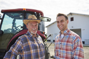 Portrait of two farmers in front of the barn - ABIF00938