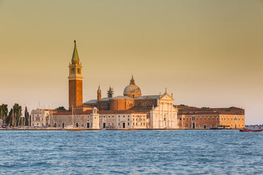 Italien, Venedig, San Giorgio Maggiore im Abendlicht - JUNF01199