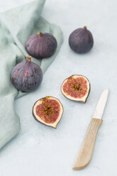 Sliced and whole fresh figs, kitchen knife and cloth - JUNF01217